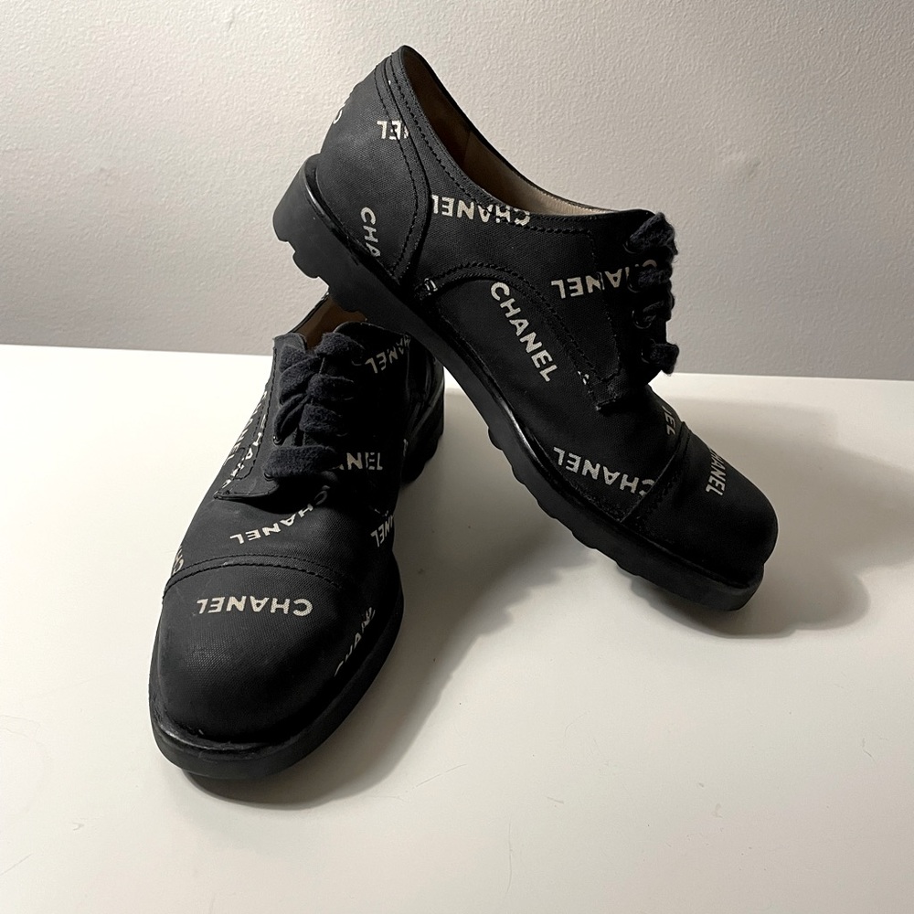 Vintage Chanel 1990s Logo print oxfords size 36